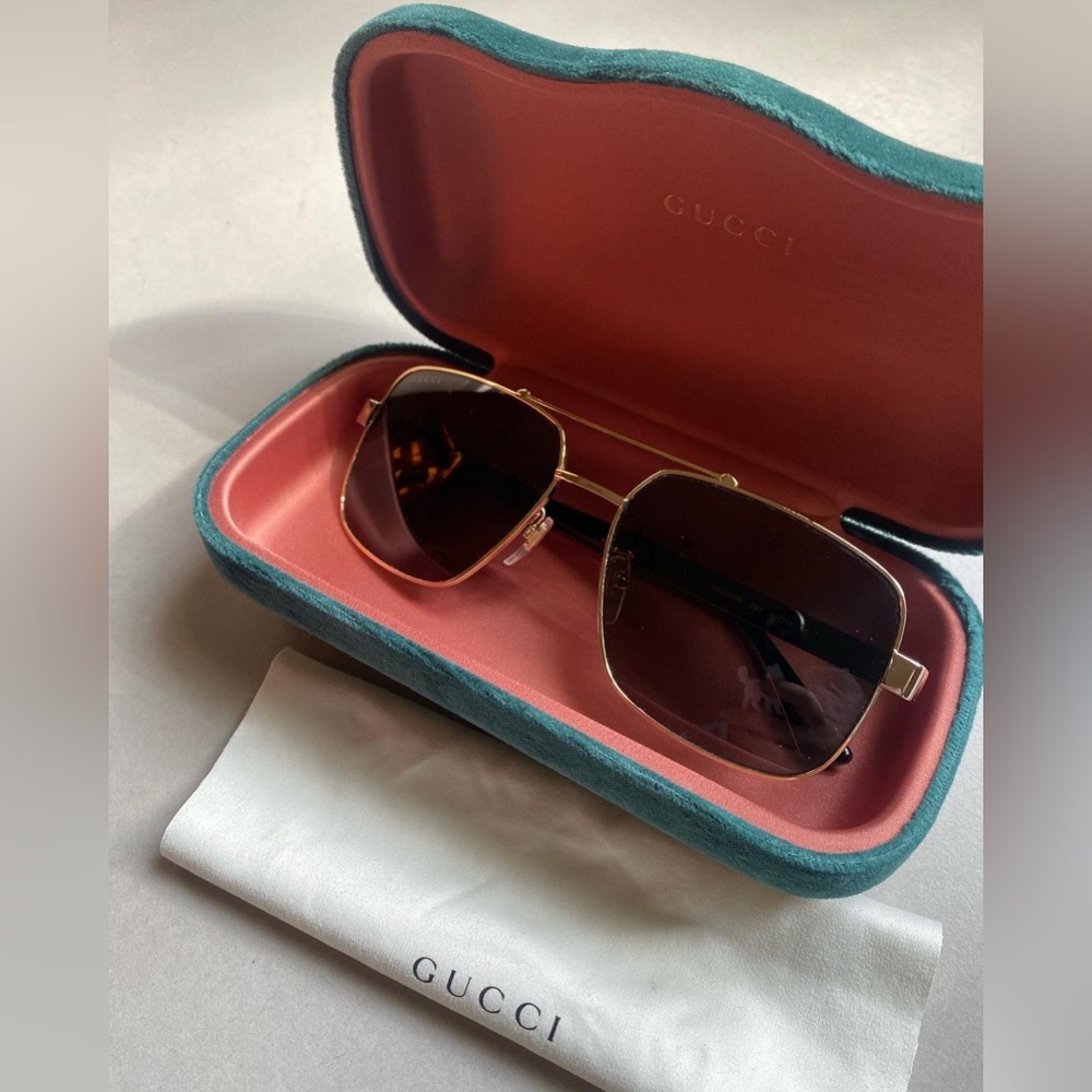 SOLD Like New Gucci Aviator Sunglasses